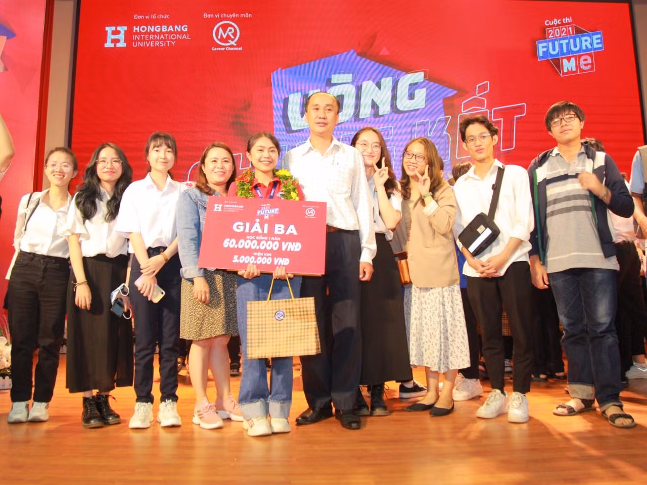 Thí sinh Võ Thị Thanh Huyền, lớp 12A1 trường THPT Đức Trọng (Lâm Đồng) - giải Ba cuộc thi Future Me Thí sinh Võ Thị Thanh Huyền, lớp 12A1 trường THPT Đức Trọng (Lâm Đồng) - giải Ba cuộc thi Future Me