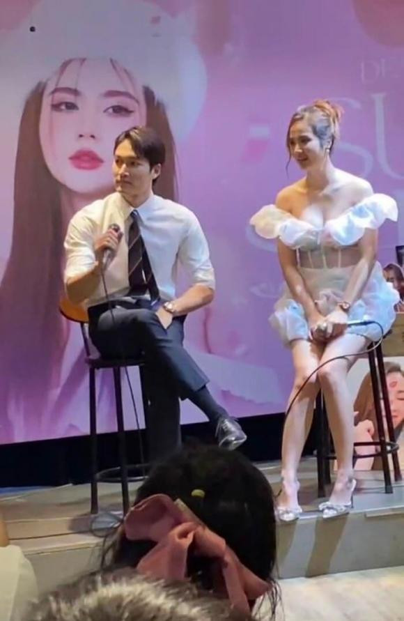 Cặp đôi có nhiều màn tương tác rất ngọt ngào.