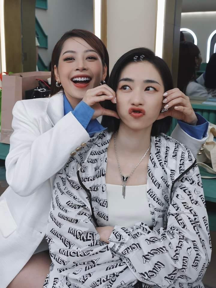 Khán giả vẫn nhiệt tình "đầy thuyền" cho hai người.