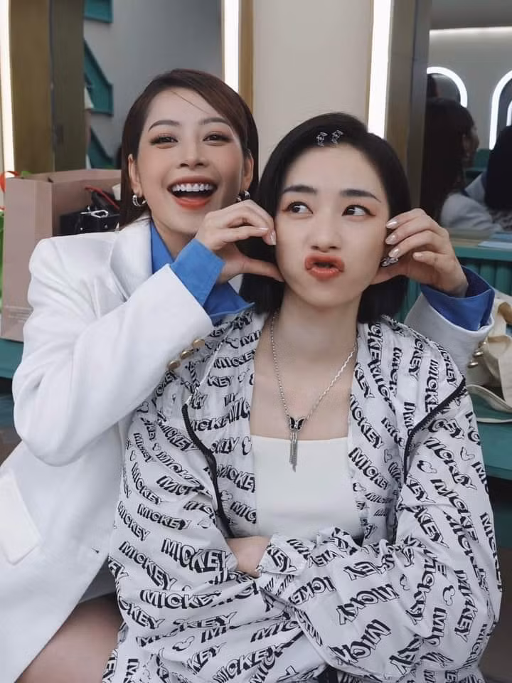 Khán giả vẫn nhiệt tình "đầy thuyền" cho hai người.