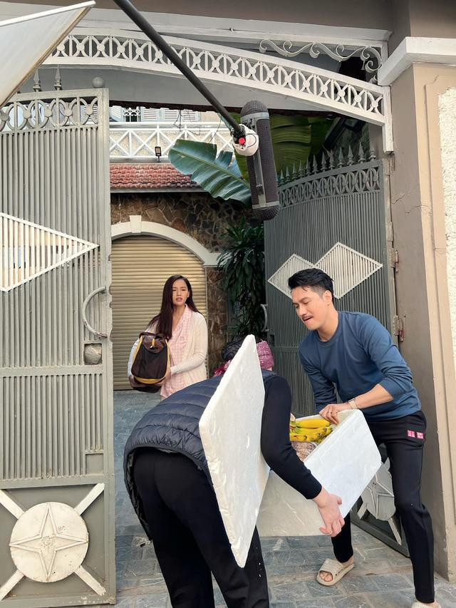 Vân Dung khiến vợ chồng Lã Thanh Huyền, Việt Anh giật mình với thùng quà quê Vân Dung khiến vợ chồng Lã Thanh Huyền, Việt Anh giật mình với thùng quà quê