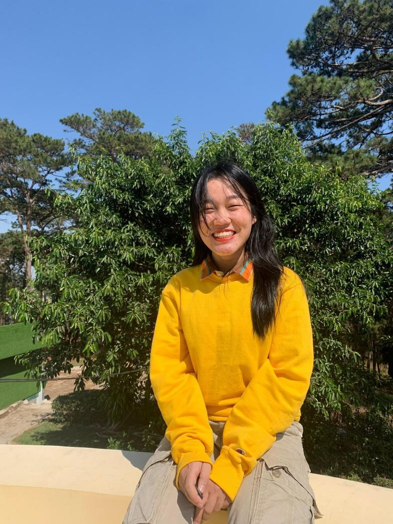 Phong cách nói chuyện hài hước, dí dỏm, Lê Thụy nhận được cơn mưa lời khen từ cộng đồng mạng về độ dễ thương và chân thật của mình.