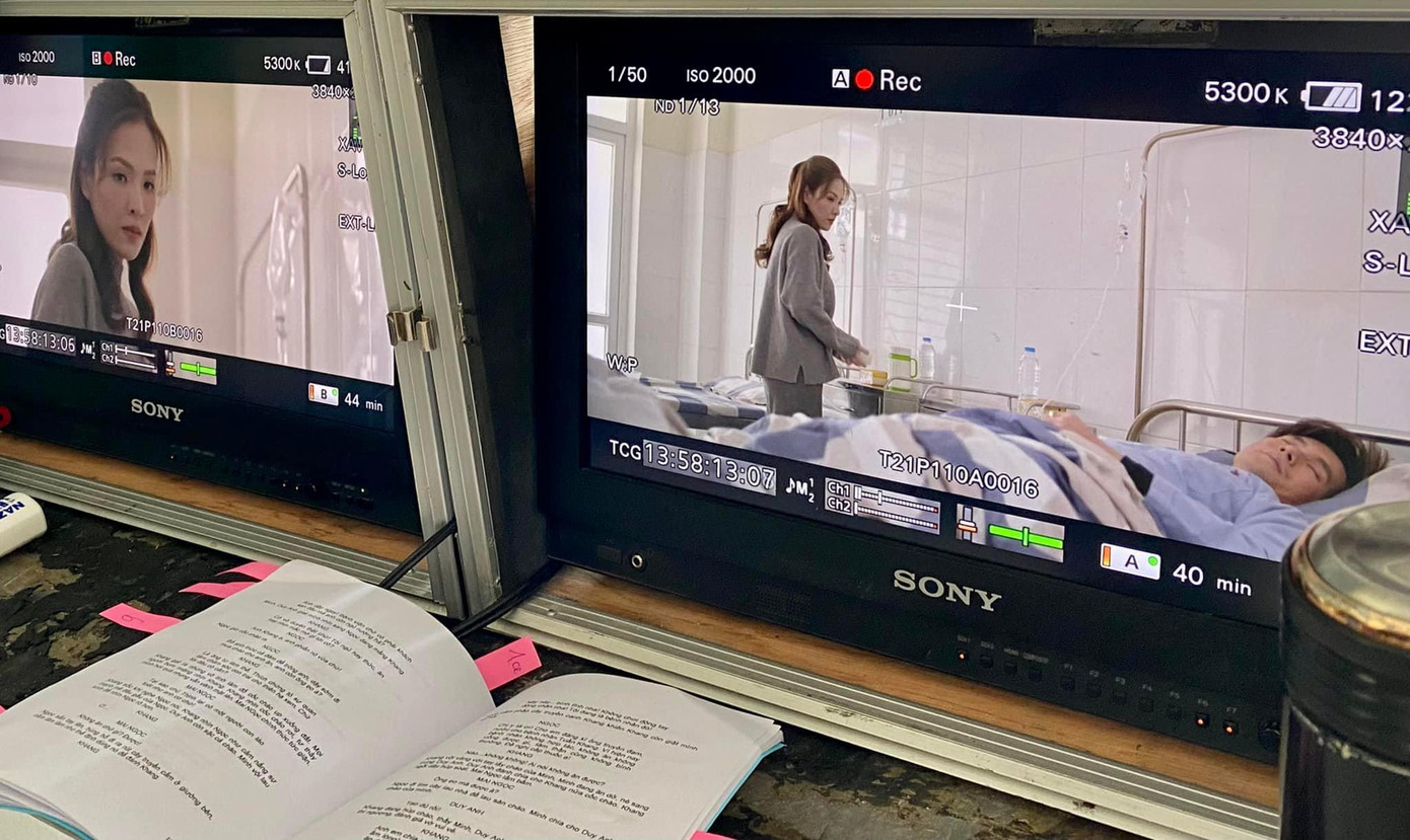 Nhân vật của Đan Lê đến thăm ba nam chính đang nằm viện