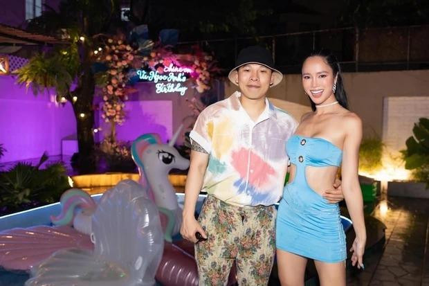 Đây mới là trang phục của Vũ Khắc Tiệp trong bữa tiệc Đây mới là trang phục của Vũ Khắc Tiệp trong bữa tiệc