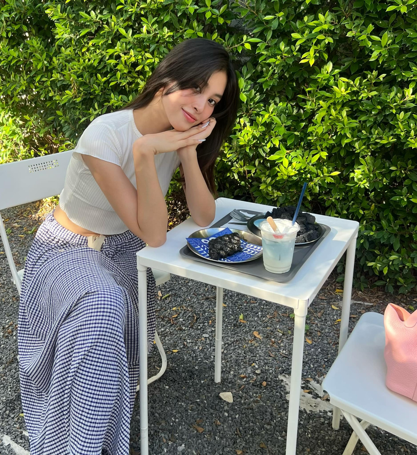 Netizen đang rất ủng hộ chuyện tình tin đồn của nàng hậu vì nhà trai hoàn toàn xứng đáng.