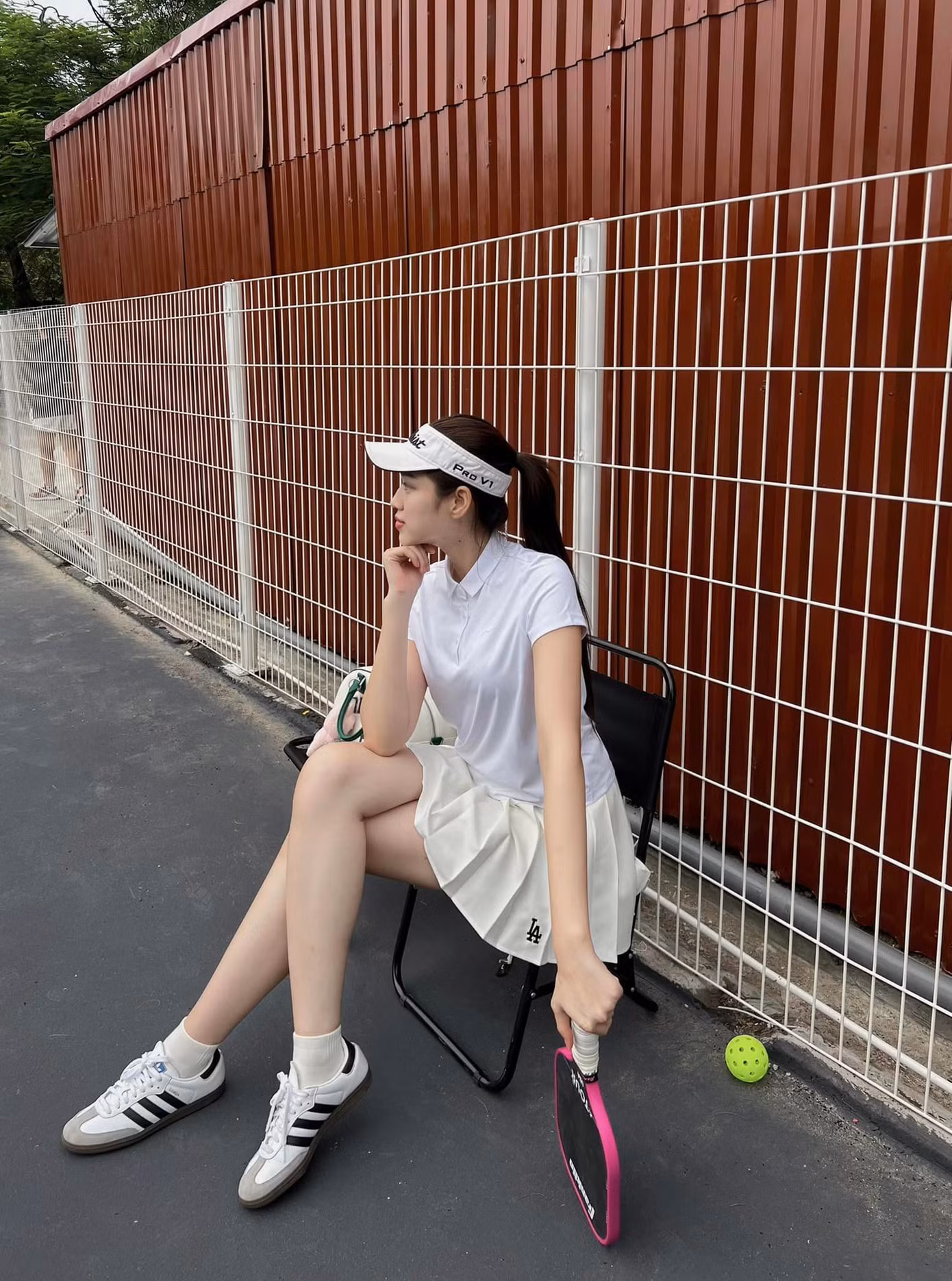 Nàng hậu mới kết thân với môn pickleball.