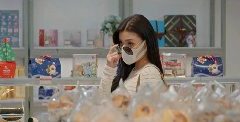 Mỹ Đình phá ngang kế hoạch ăn mừng của An Nhiên bằng chiếc bánh kem. Mỹ Đình phá ngang kế hoạch ăn mừng của An Nhiên bằng chiếc bánh kem.