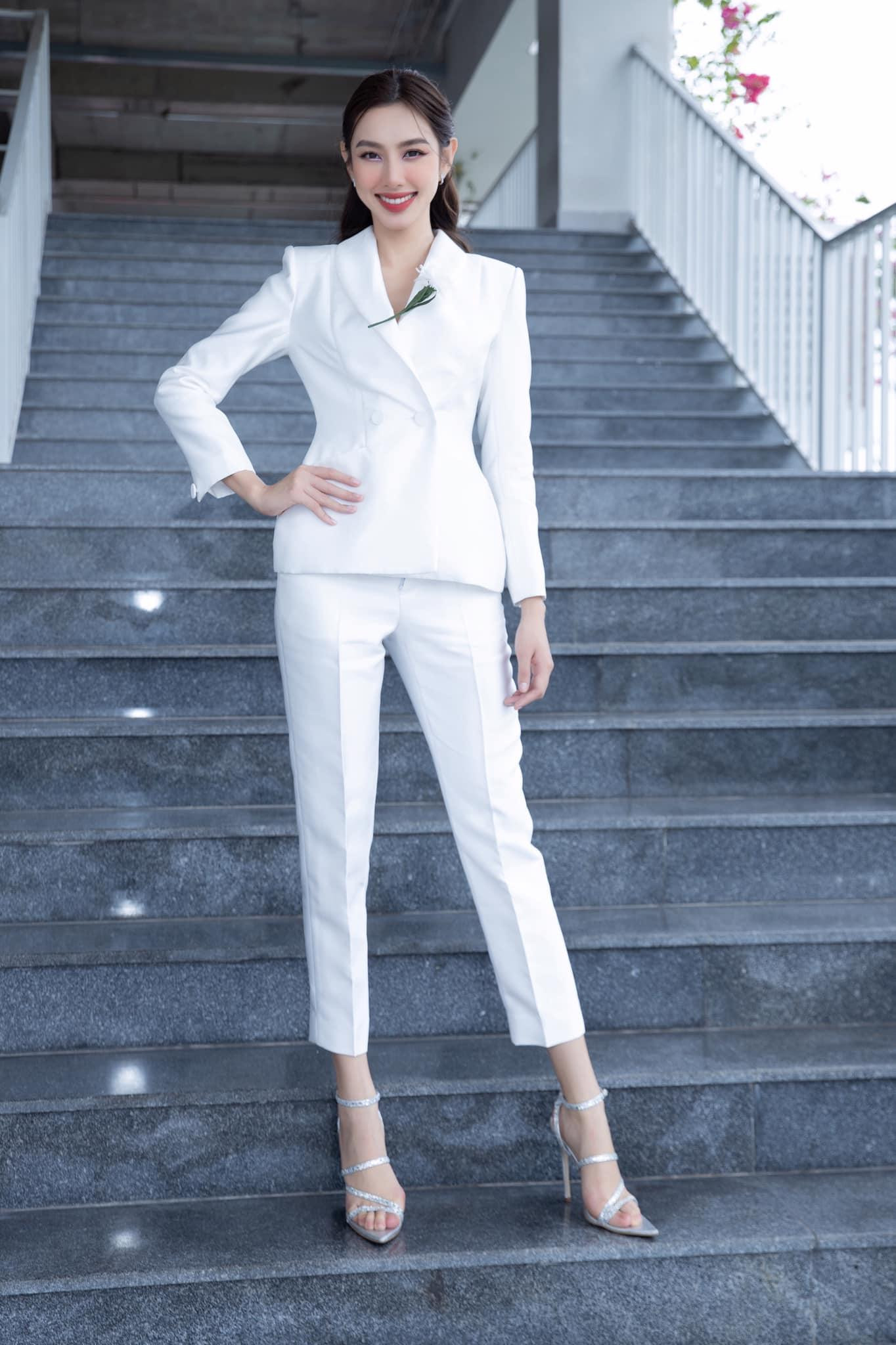 Hoa hậu Thùy Tiên lịch lãm trong một sự kiện Hoa hậu Thùy Tiên lịch lãm trong một sự kiện