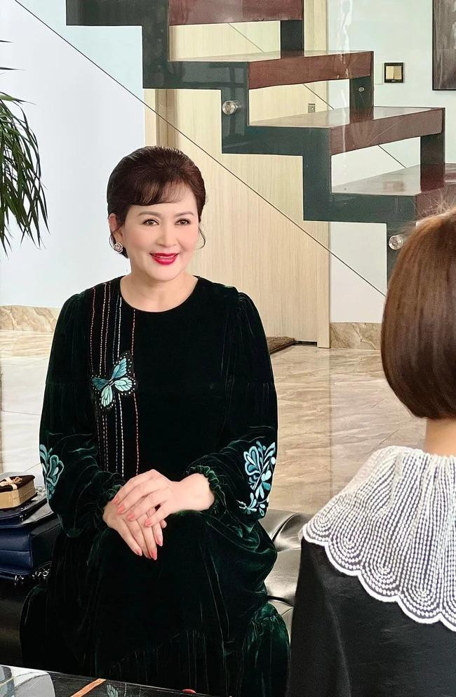 Trang còn chủ động đến thăm mẹ ruột Trang còn chủ động đến thăm mẹ ruột