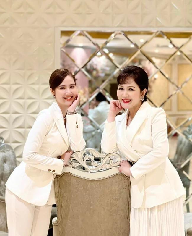 Trang bắt đầu mở lòng với bà Kim Nhung Trang bắt đầu mở lòng với bà Kim Nhung