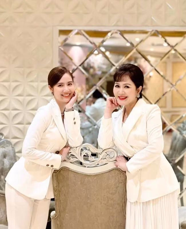 Trang bắt đầu mở lòng với bà Kim Nhung Trang bắt đầu mở lòng với bà Kim Nhung