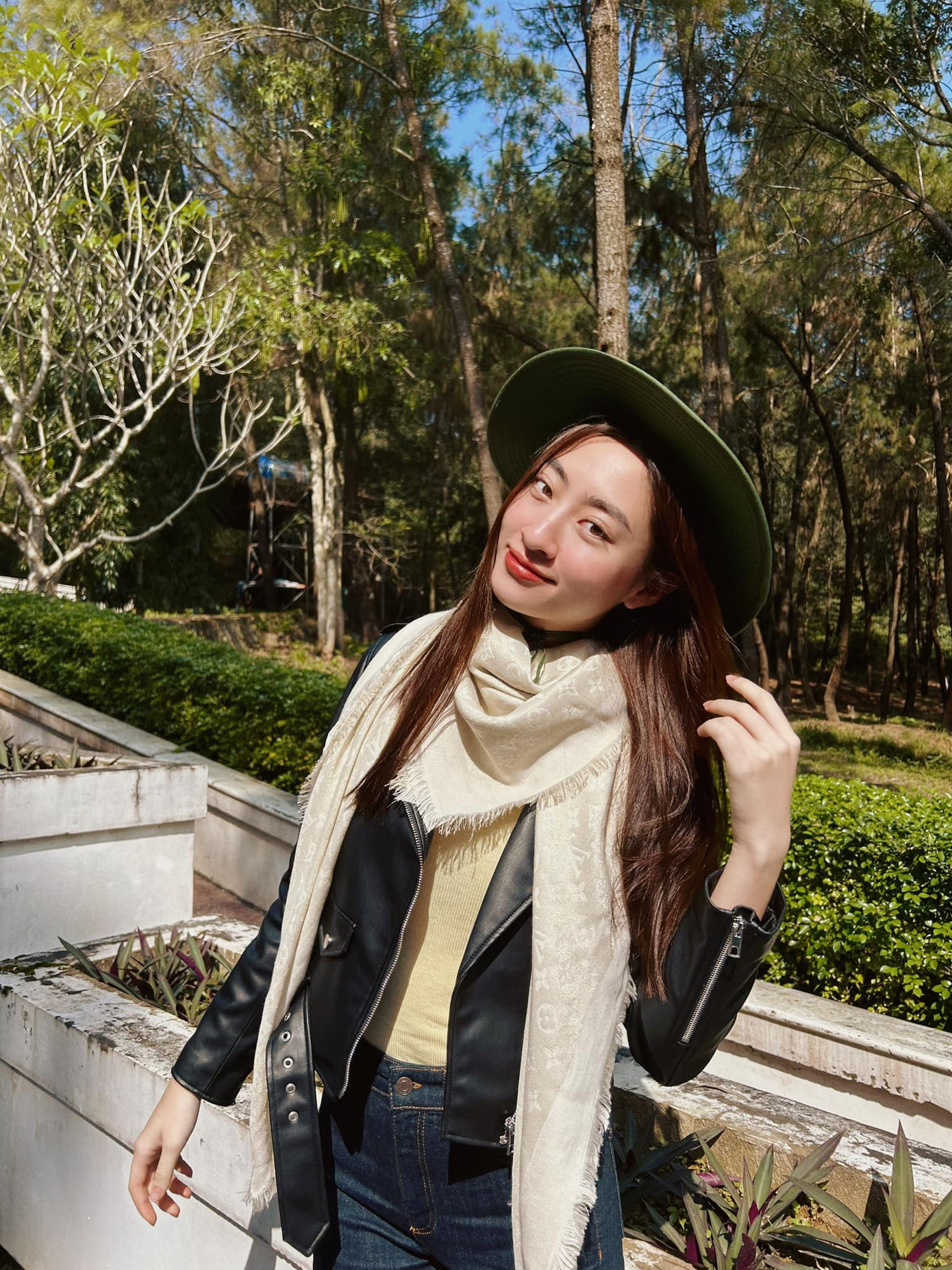 Nàng hậu nhiều lần không ngại khoe khuôn mặt chưa trang điểm của mình.