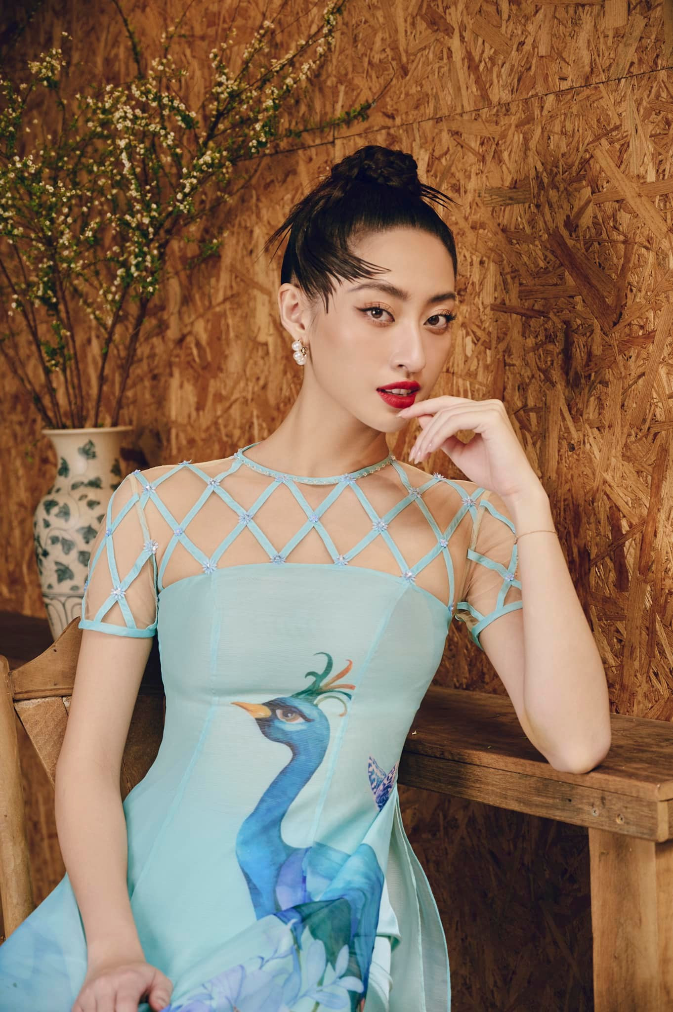 Cả nhan sắc lẫn chiều cao của Lương Thùy Linh ngày càng thăng hạng