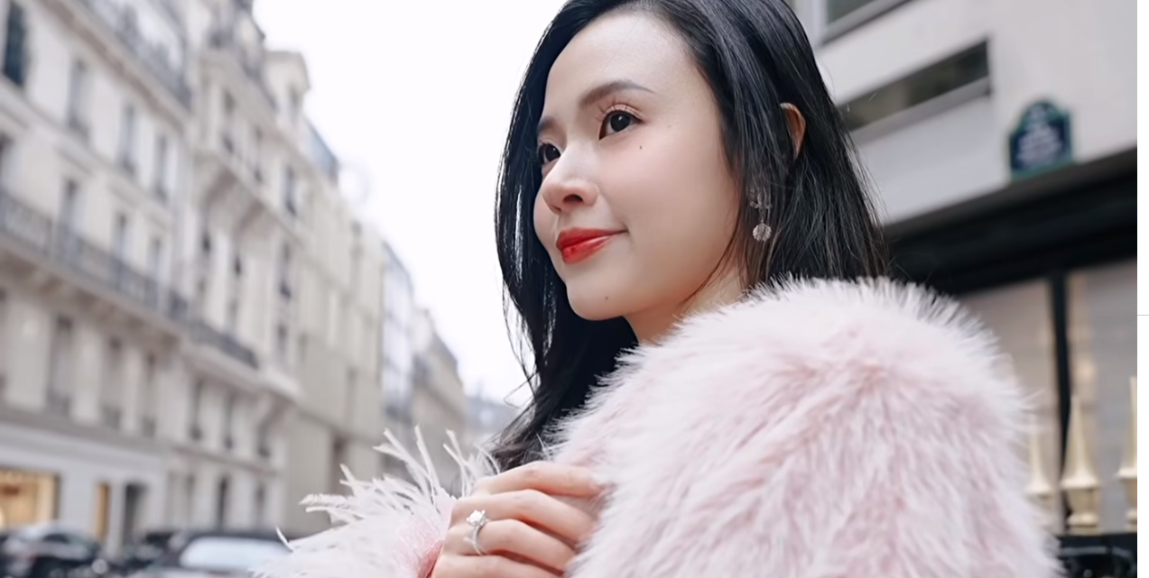 Midu sang tận Pháp đặt may váy cưới. Midu sang tận Pháp đặt may váy cưới.