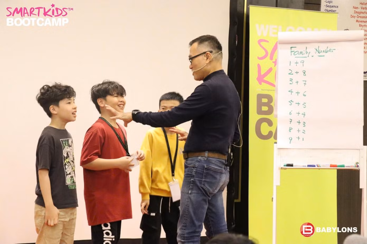 Tiến sĩ Wong tại chương trình Smartkids Bootcamp.