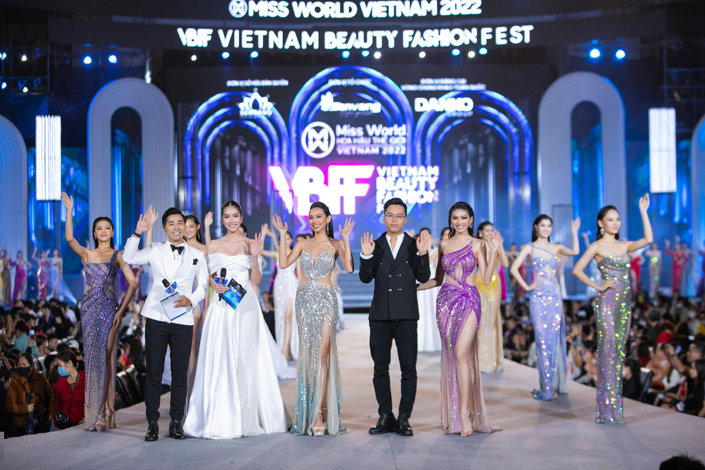 Đêm thời trang Vietnam Beauty Fashion Fest ở Miss World Vietnam rất thành công