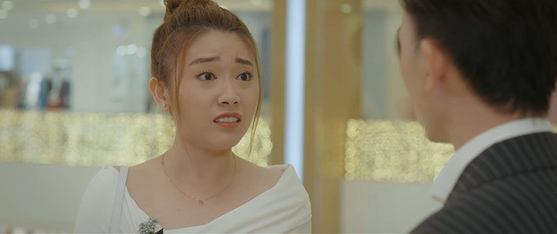 Kiều My luôn cau mày trong các cảnh phim khiến người xem mệt mỏi. Kiều My luôn cau mày trong các cảnh phim khiến người xem mệt mỏi.