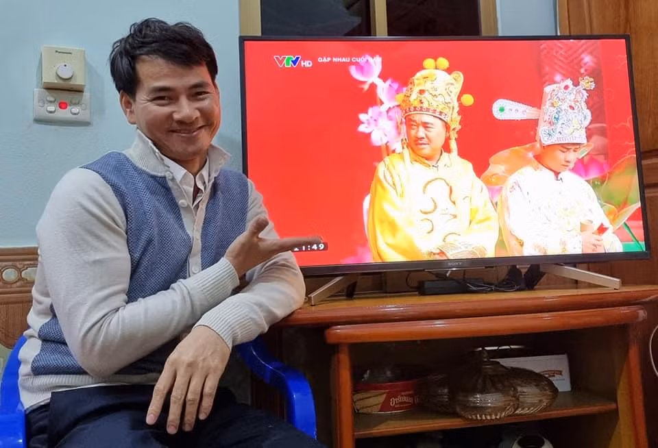 NSƯT Xuân Bắc khoe ảnh ngồi nhà xem Táo Quân 2022