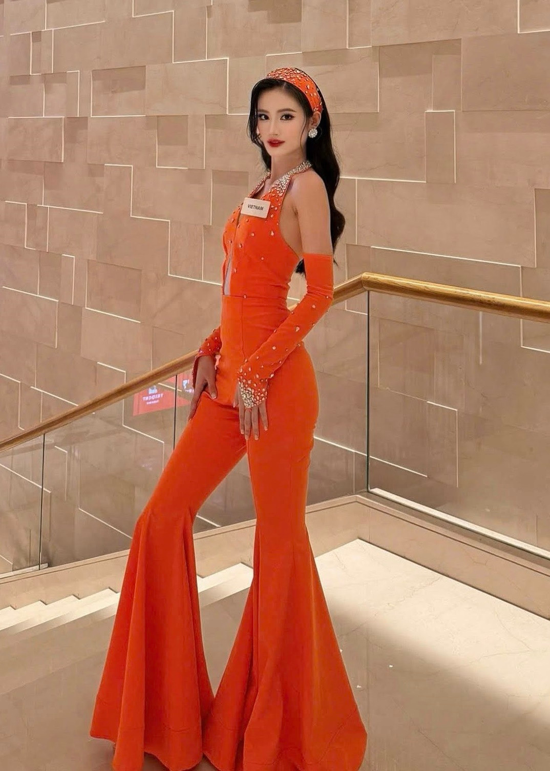 Hoa hậu Ý Nhi không lọt vào vòng cuối cùng phần thi Tài năng. Hoa hậu Ý Nhi không lọt vào vòng cuối cùng phần thi Tài năng.