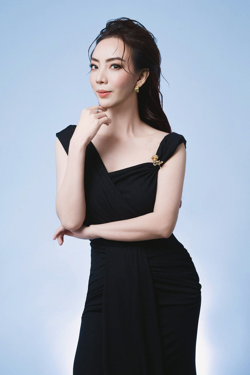 Thu Trang là nhà sản xuất kiêm đạo diễn phim Nụ Hôn Bạc Tỷ. Thu Trang là nhà sản xuất kiêm đạo diễn phim Nụ Hôn Bạc Tỷ.