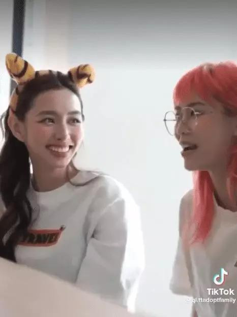 Thùy Tiên ngại ngùng nghe MisThy kể xấu mình