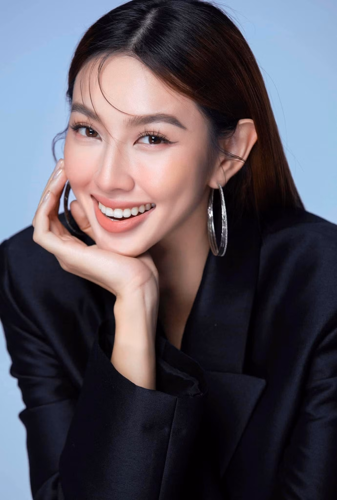 Hai nàng Hậu đều có nét đẹp ấn tượng, tạo nét riêng biệt cho mình Hai nàng Hậu đều có nét đẹp ấn tượng, tạo nét riêng biệt cho mình