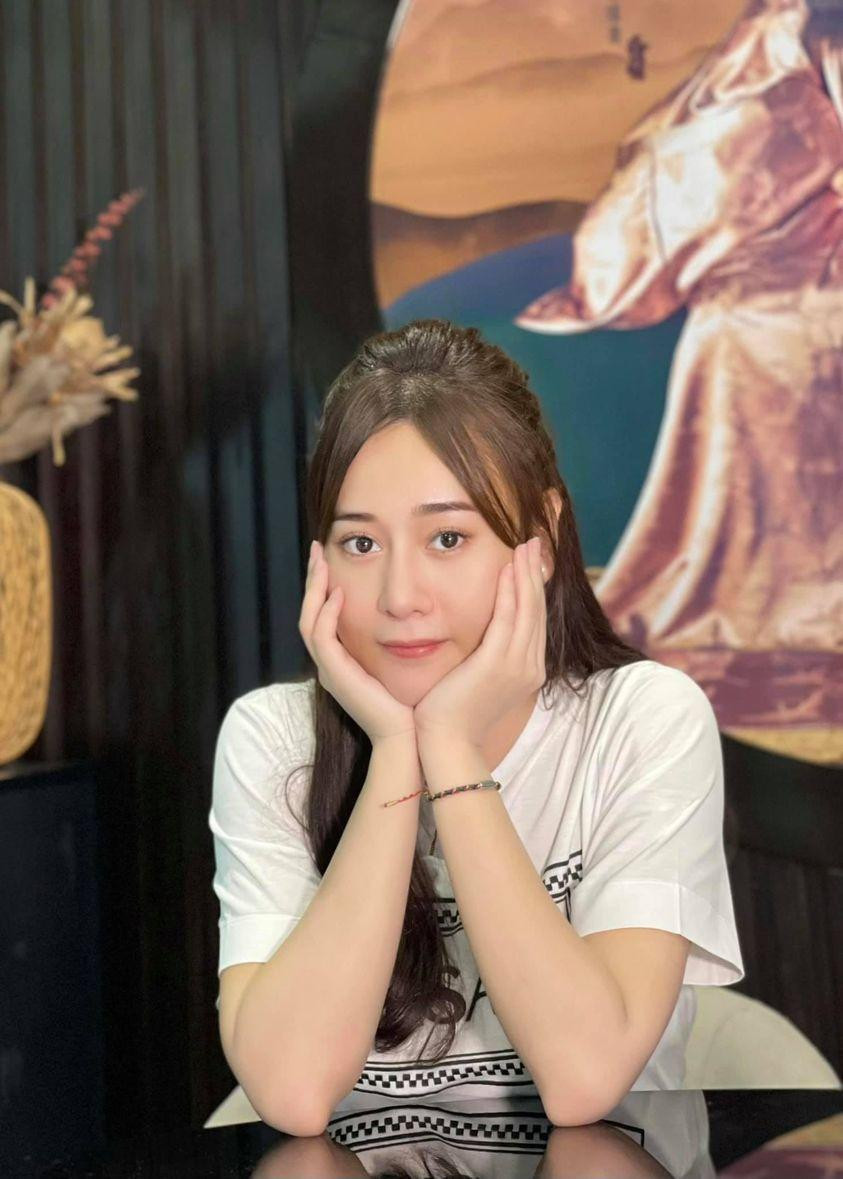 Phương Oanh đã gắn bó với bộ phim được gần một năm. Phương Oanh đã gắn bó với bộ phim được gần một năm.