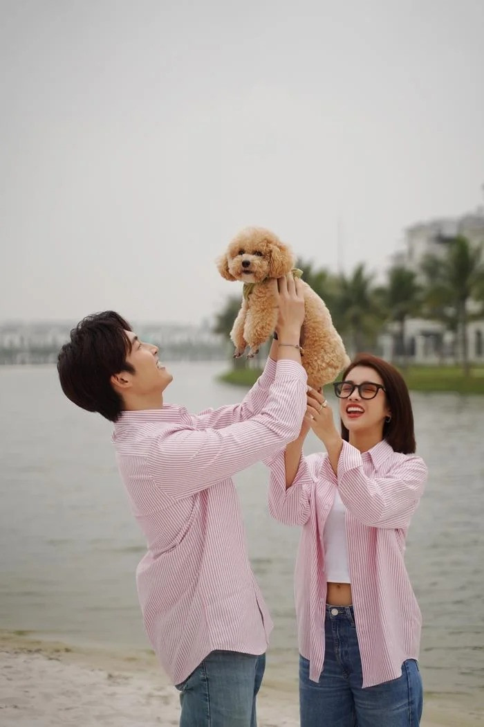 Hai người không ngại "thả thính" nhau trên mạng xã hội. Hai người không ngại "thả thính" nhau trên mạng xã hội.