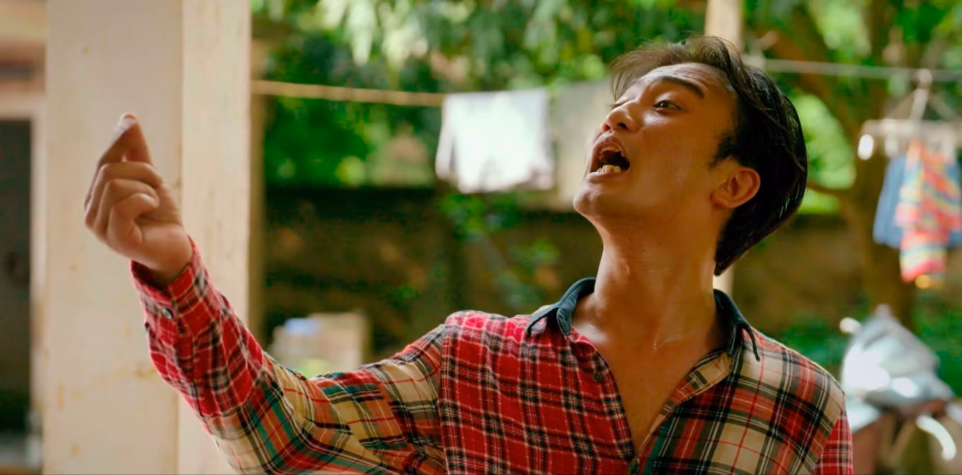 Vai Mến có chất giọng khàn đặc khó nghe.