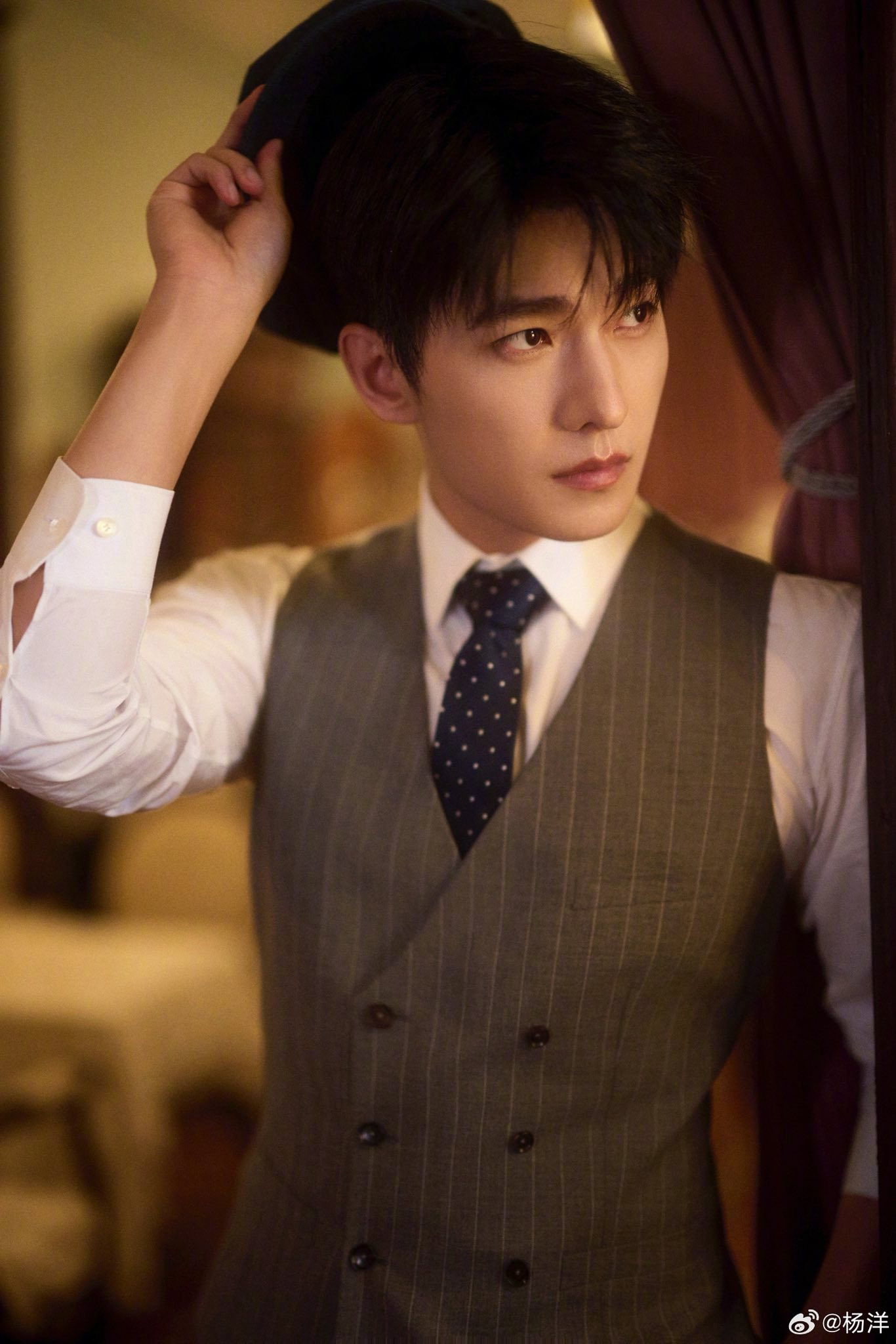 Fan Dương Dương khuyên anh nên nhận kịch bản khác. Fan Dương Dương khuyên anh nên nhận kịch bản khác.