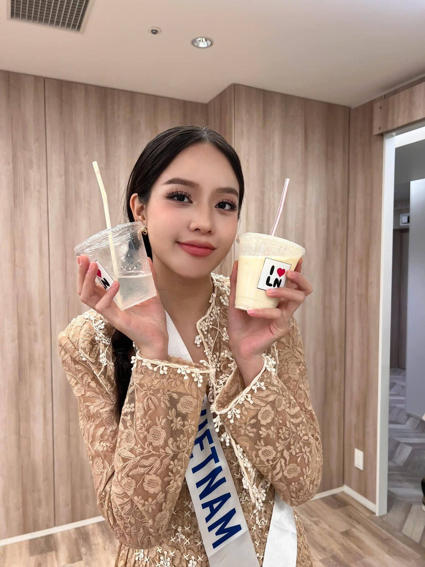 Thanh Thủy được khen ứng xử ngày càng khéo léo. Thanh Thủy được khen ứng xử ngày càng khéo léo.