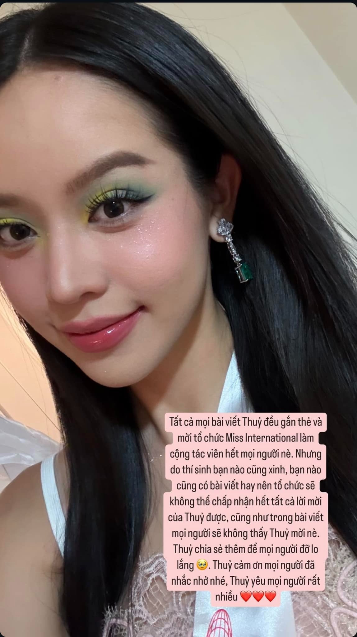 Nàng hậu giải thích về chuyện tag tài khoản cuộc thi. Nàng hậu giải thích về chuyện tag tài khoản cuộc thi.