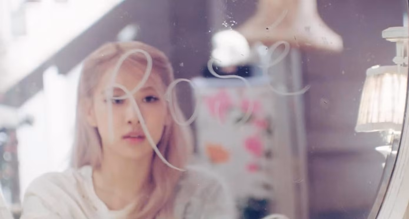 May mà Rosé có một căn lều để giữ ấm May mà Rosé có một căn lều để giữ ấm