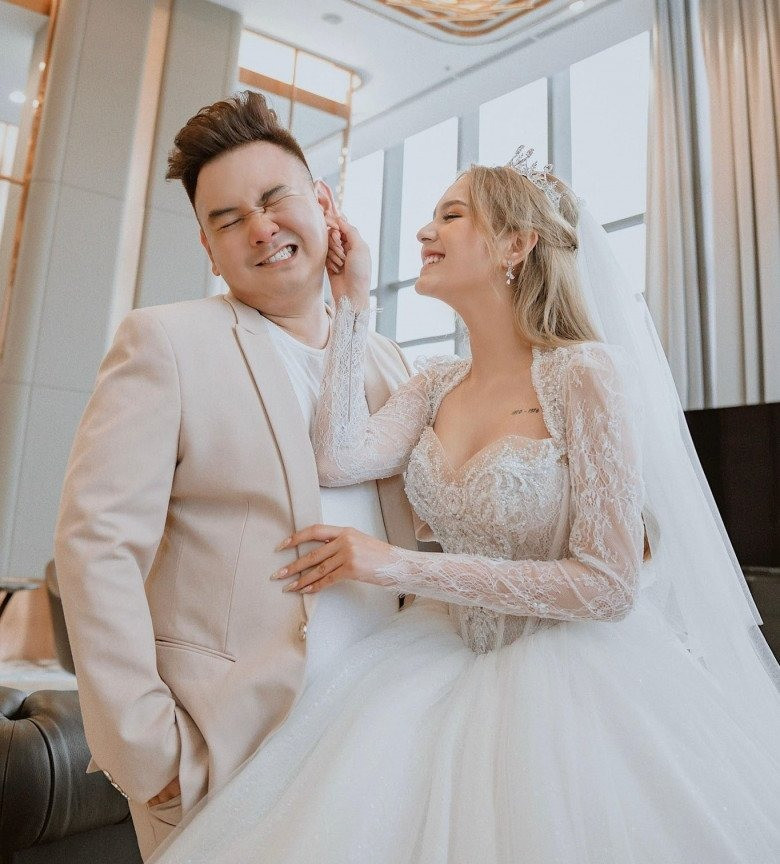 Cả hai xác nhận đã chia tay nhau, đúng như đồn đoán của dân mạng. Cả hai xác nhận đã chia tay nhau, đúng như đồn đoán của dân mạng.