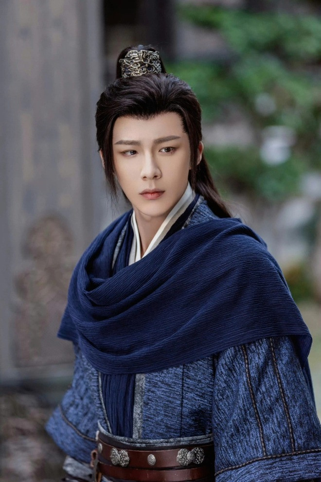 Nam diễn viên thường bị chê kém sắc khi đóng phim cổ trang. Nam diễn viên thường bị chê kém sắc khi đóng phim cổ trang.