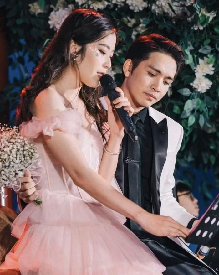 Cặp đôi có dấu hiệu trục trặc tình cảm.