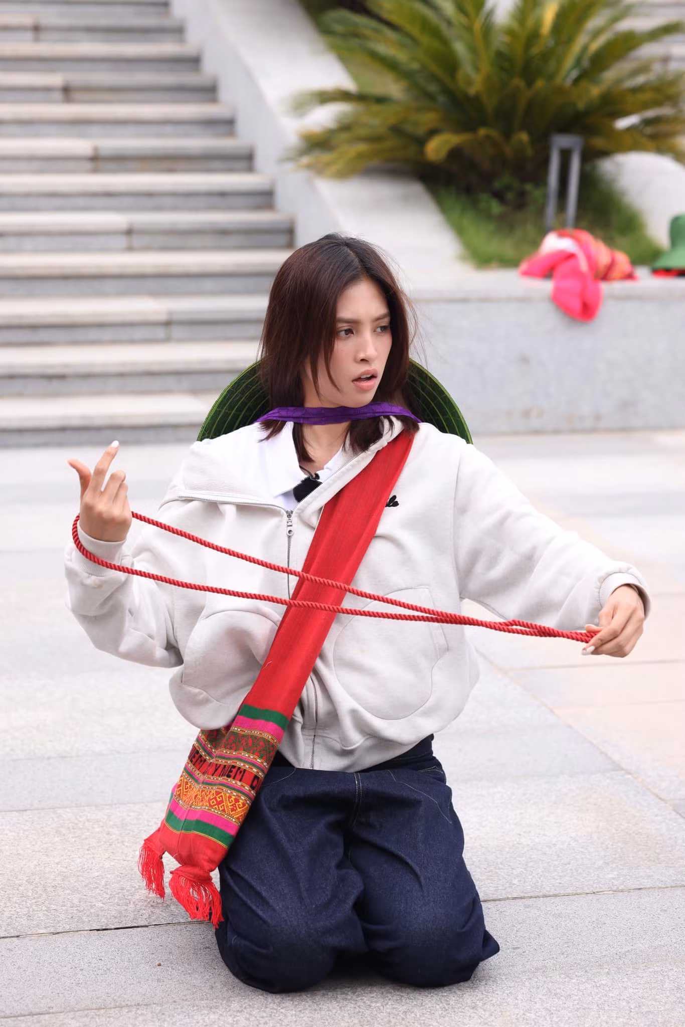 Tiểu Vy thường chỉ trang điểm nhẹ nhàng khi tham gia show thực tế.