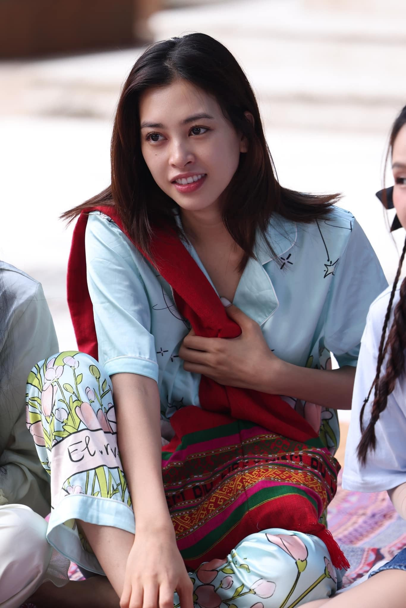 Tiểu Vy thường chỉ trang điểm nhẹ nhàng khi tham gia show thực tế. Tiểu Vy thường chỉ trang điểm nhẹ nhàng khi tham gia show thực tế.