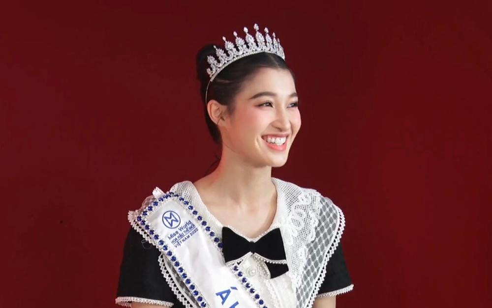 Phương Nhi vừa có nhầm lẫn đáng yêu về danh hiệu của mình Phương Nhi vừa có nhầm lẫn đáng yêu về danh hiệu của mình