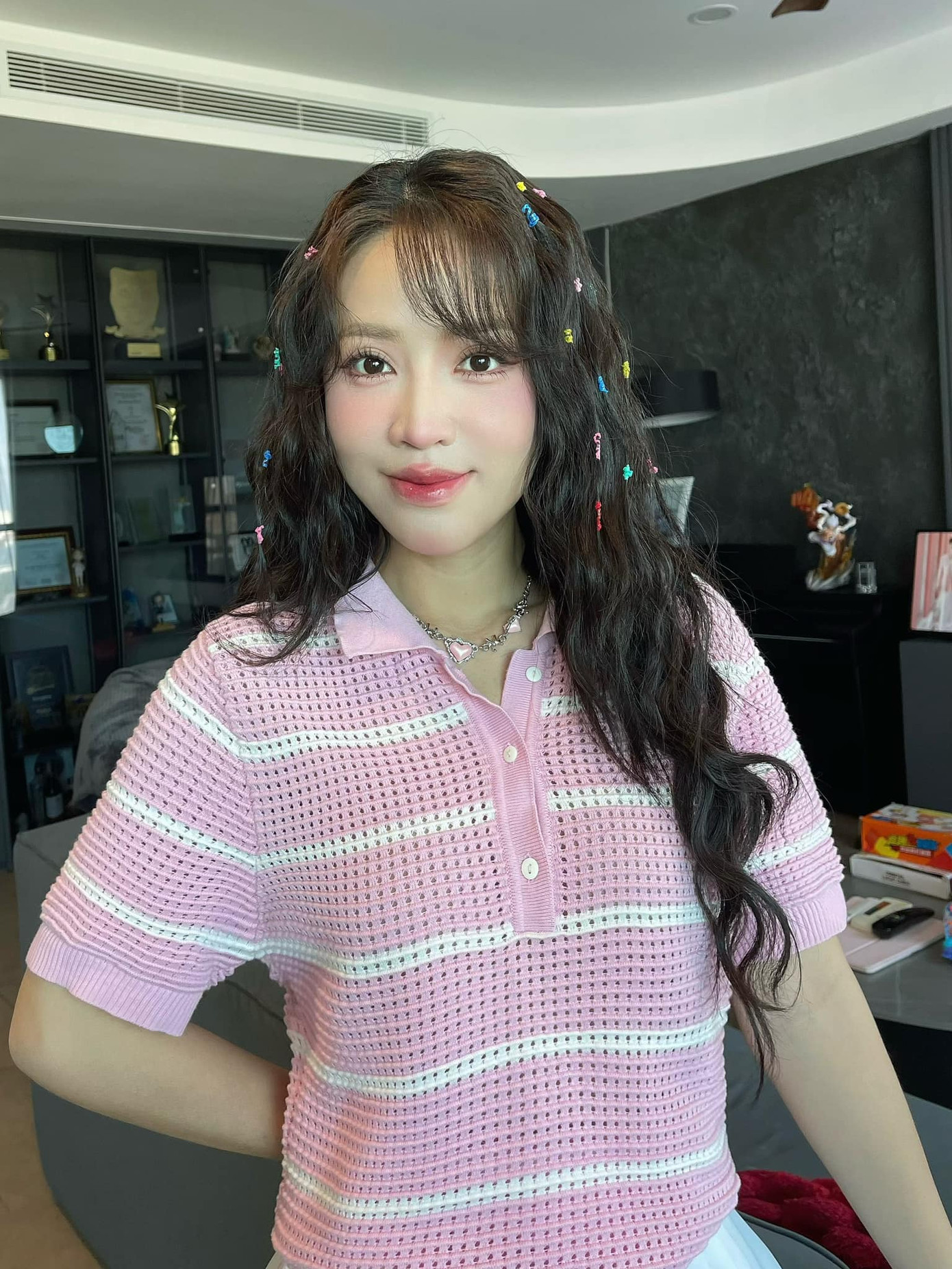 Nữ diễn viên hạnh phúc khi được chồng quan tâm, chăm sóc.