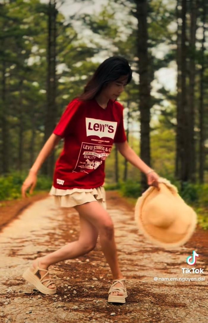 Nam Em gầy đi thấy rõ trong video gần đây.