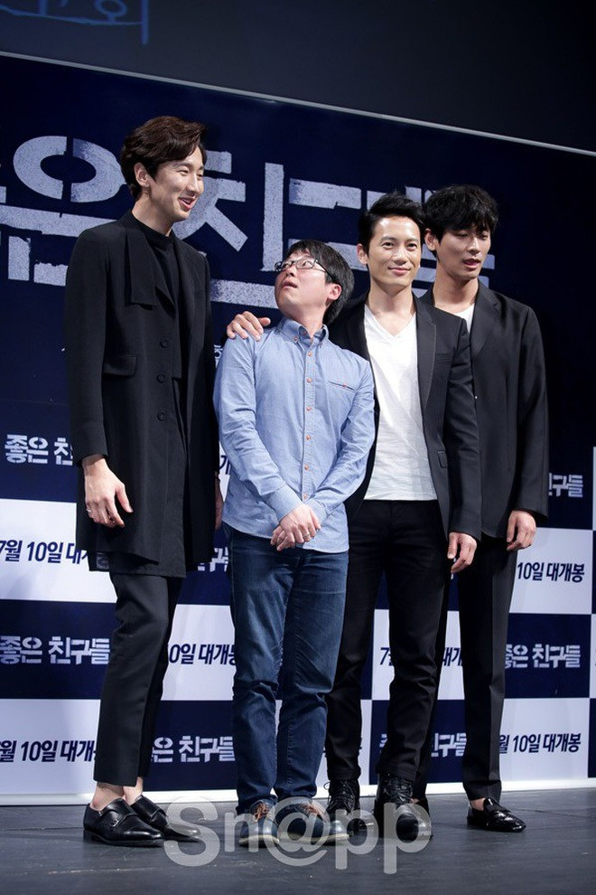 Lee Kwang Soo xưa nay nổi tiếng ở showbiz với chiều cao rất đáng nể. Lee Kwang Soo xưa nay nổi tiếng ở showbiz với chiều cao rất đáng nể.