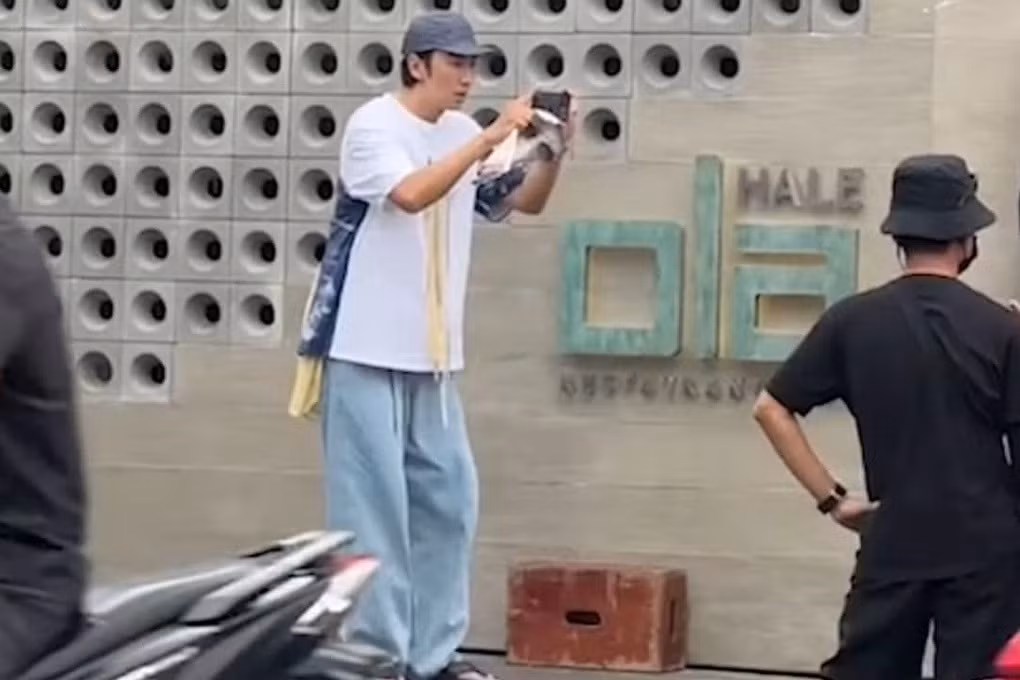 Lee Kwang Soo có mặt tại TP.HCM để quay phim.