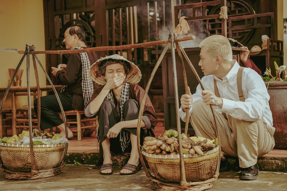 Tạo hình của nam diễn viên gây bất ngờ. Tạo hình của nam diễn viên gây bất ngờ.