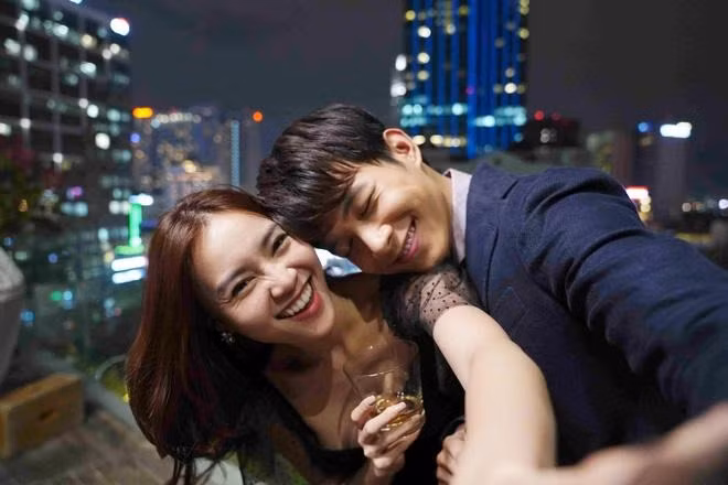Anh Tú đẹp đôi bên Lan Ngọc trong Cua Lại Vợ Bầu.