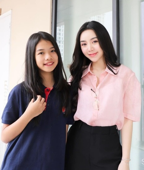 Hai nữ chính của thời hiện tại. Hai nữ chính của thời hiện tại.