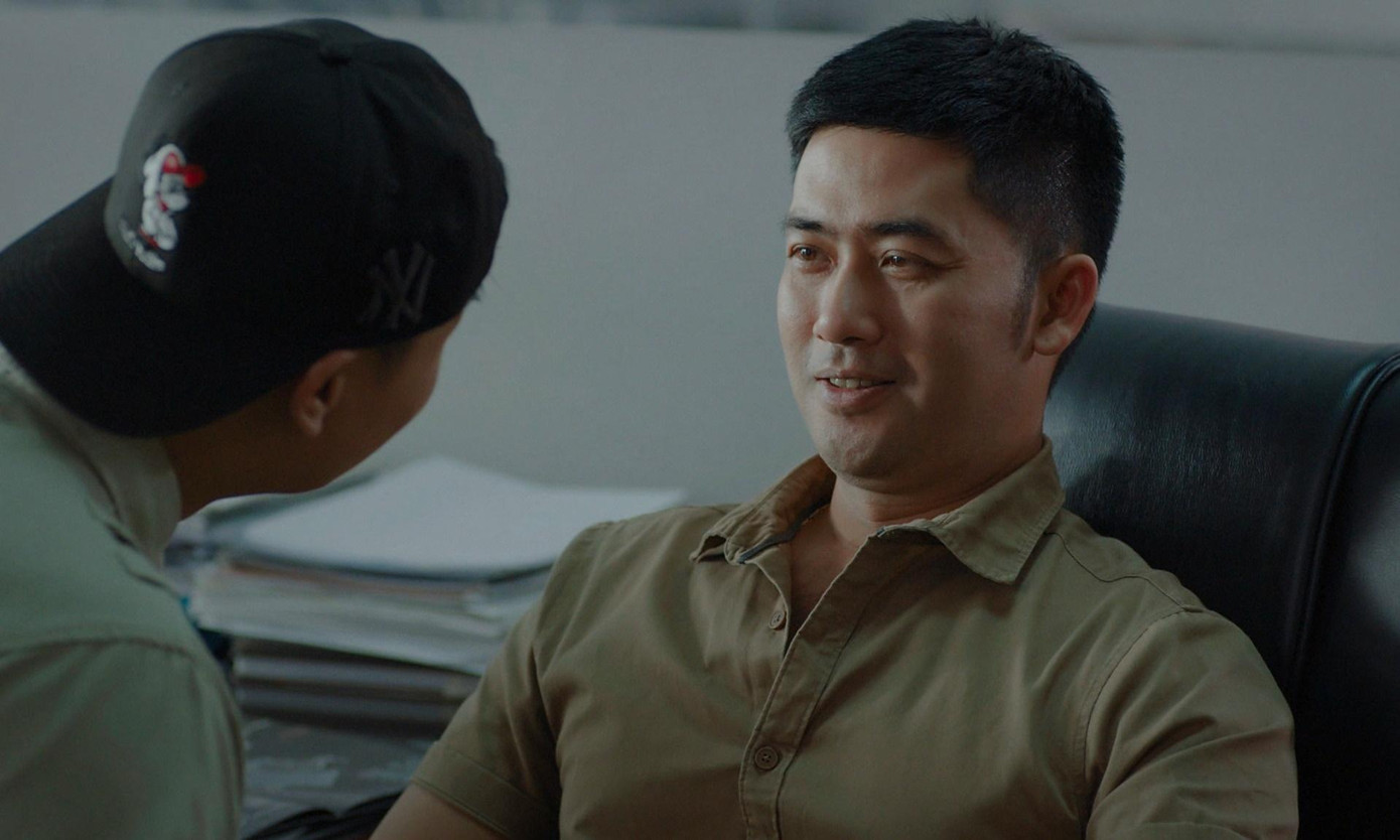 Ngay cả Trung cũng bất ngờ khi thấy Khải cười Ngay cả Trung cũng bất ngờ khi thấy Khải cười