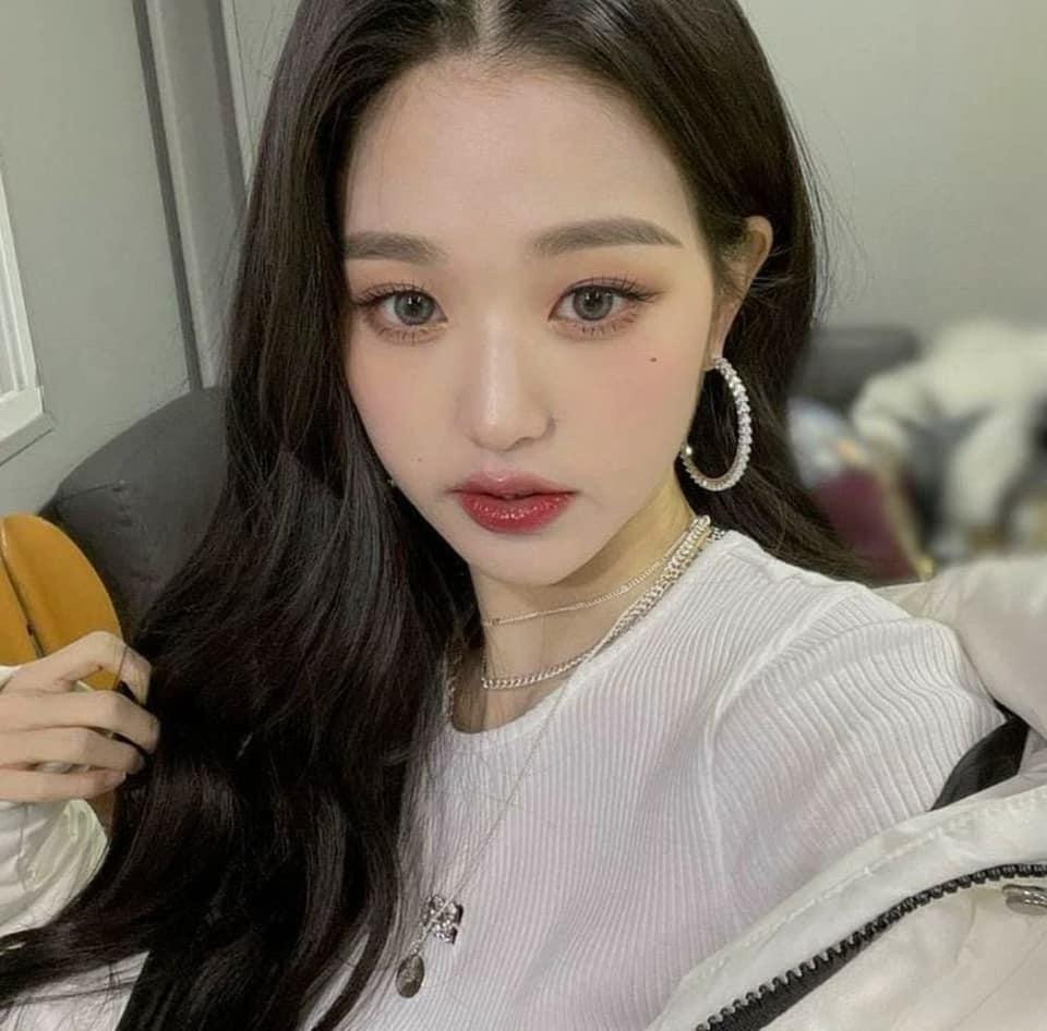 Jang Won Young trở về công ty cũ sau khi IZ*ONE tan rã