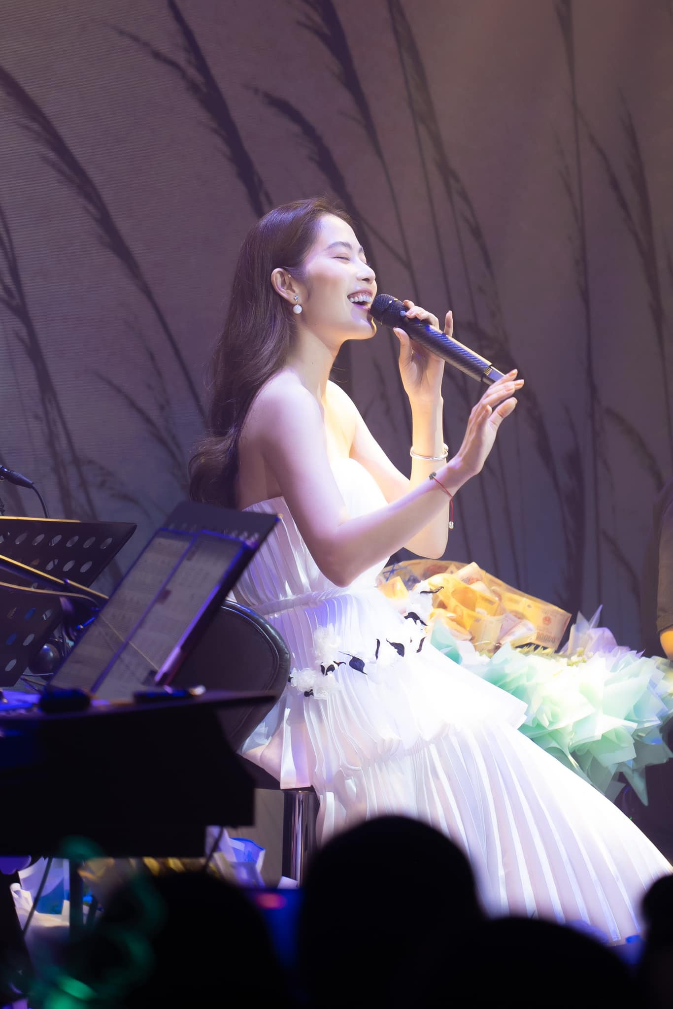 Nam Em gần đây rất bận rộn với những show diễn riêng.