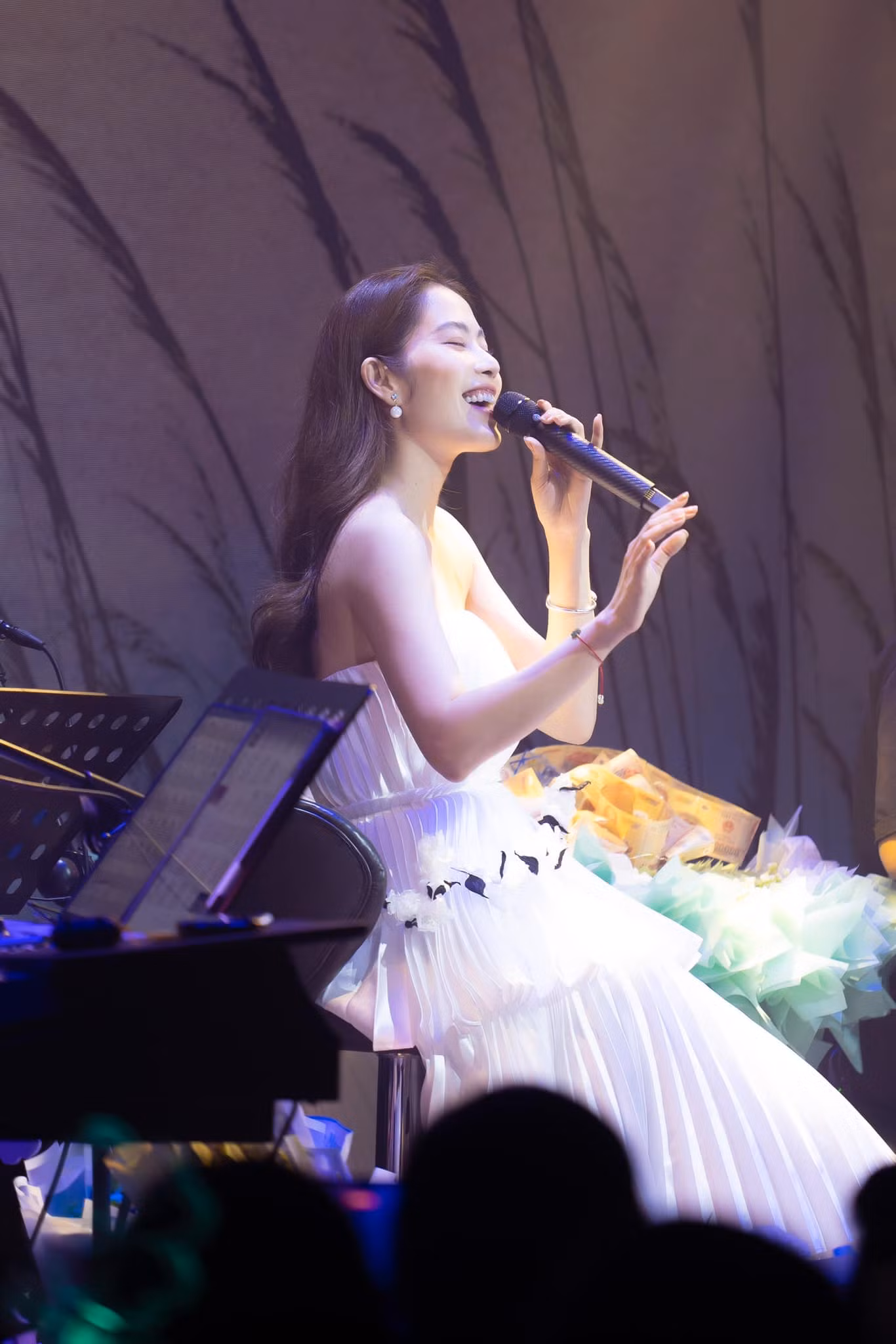 Nam Em gần đây rất bận rộn với những show diễn riêng.